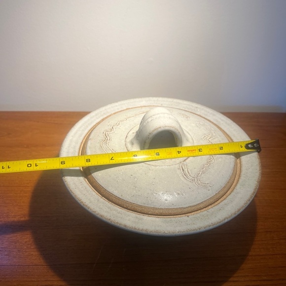 Handcrafted art pottery bowl with lid white glaze marked - Picture 8 of 12